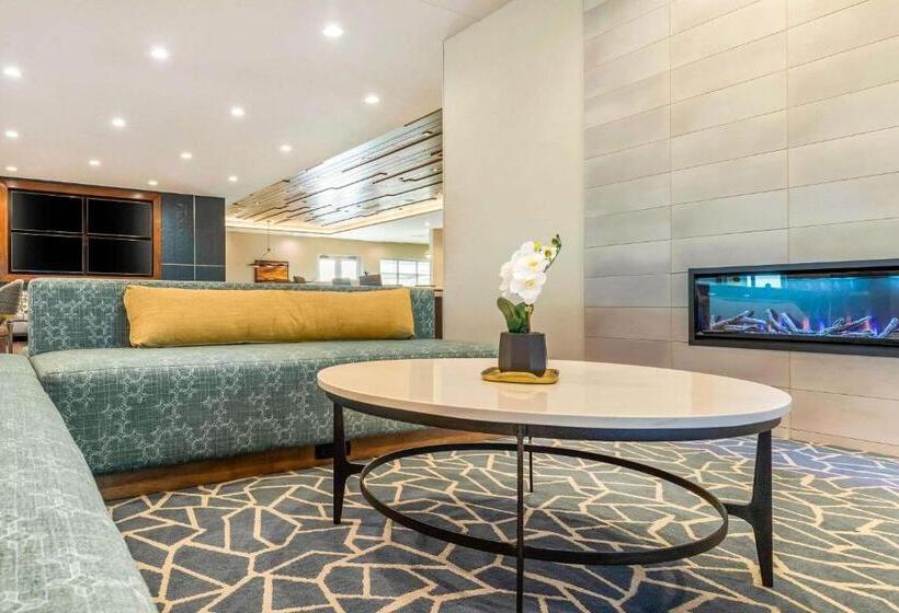 Cambria Hotel Davenport Quad Cities