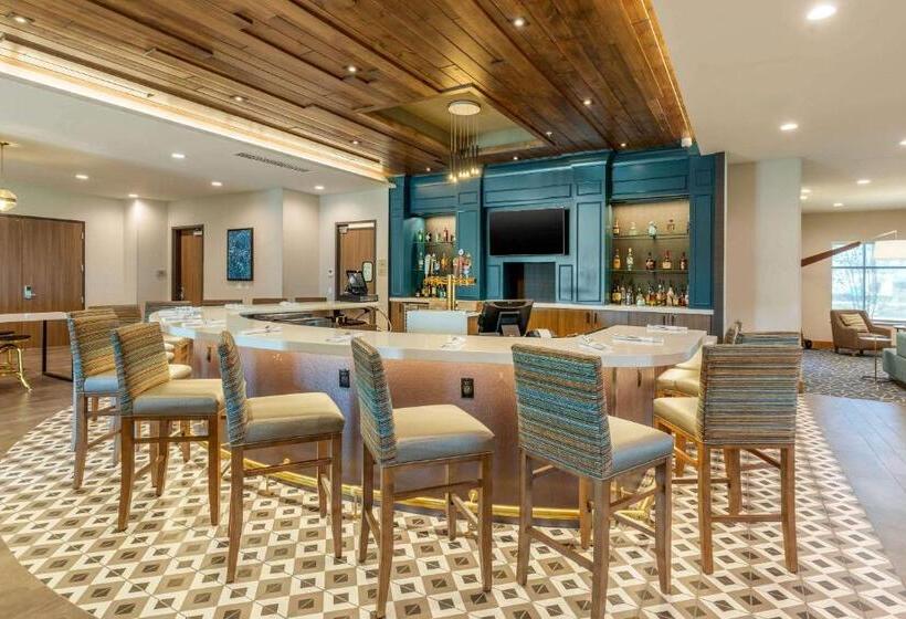 Cambria Hotel Davenport Quad Cities