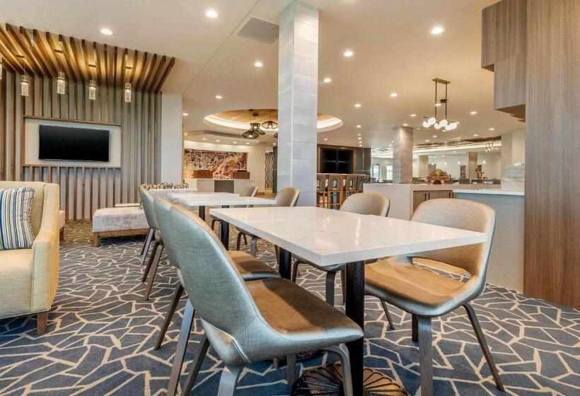 Cambria Hotel Davenport Quad Cities