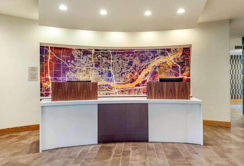 Cambria Hotel Davenport Quad Cities