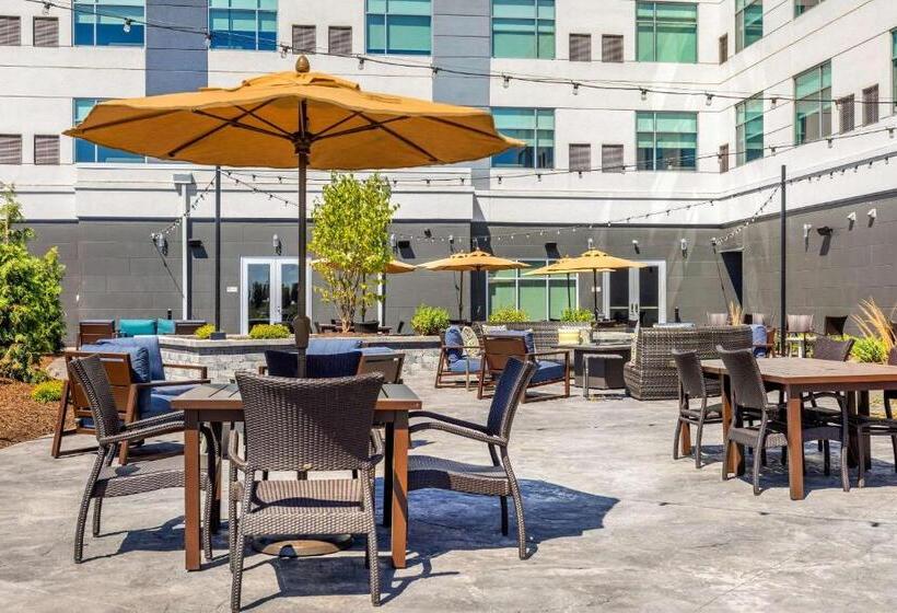 Cambria Hotel Davenport Quad Cities