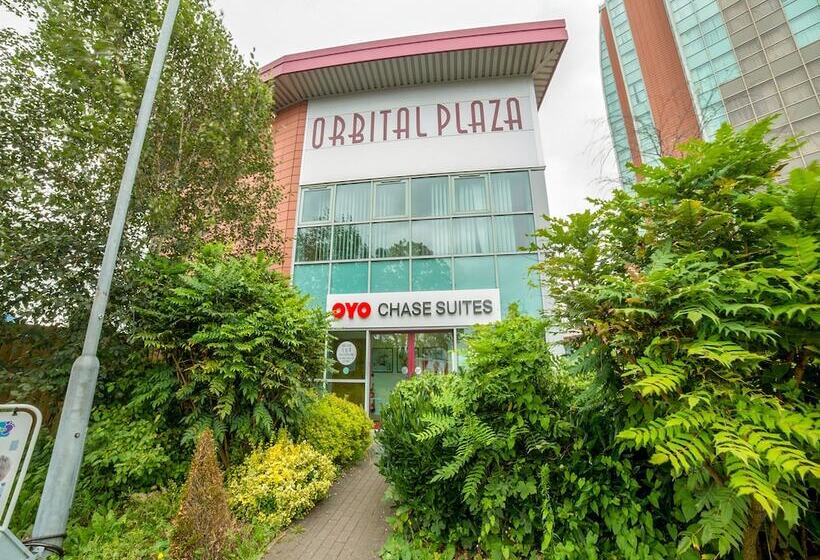 בית מלון כפרי Chase Suites