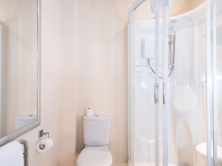 בית מלון כפרי Chase Suites