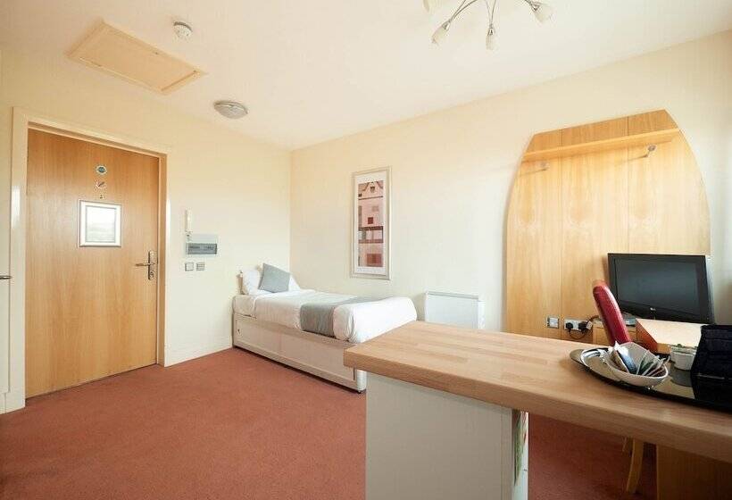 בית מלון כפרי Chase Suites