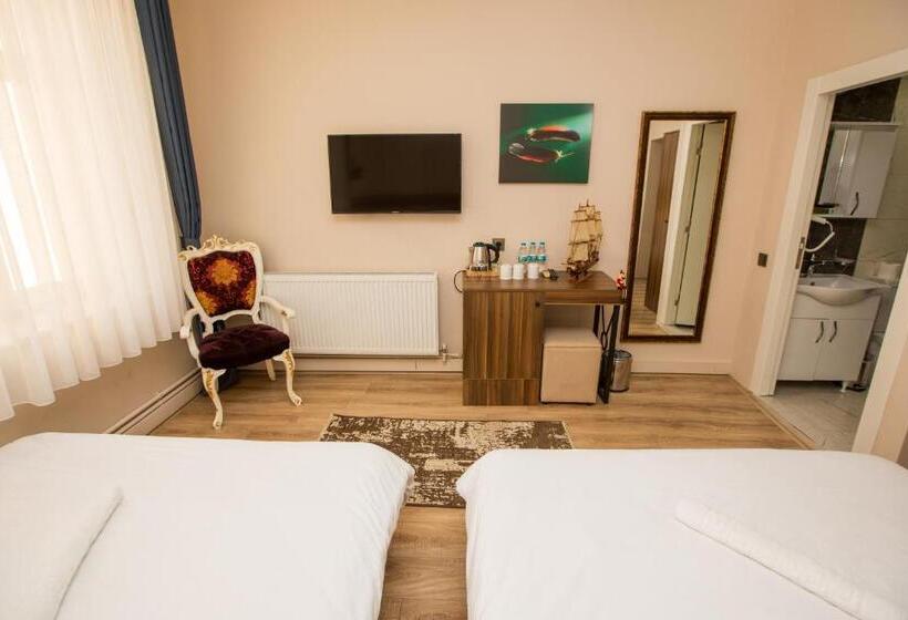 هتل Corner Garden