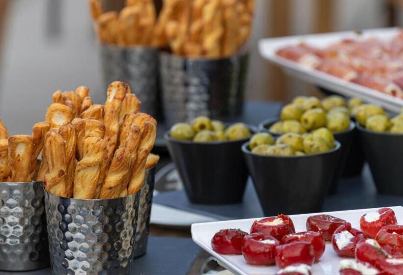 בית מלון כפרי Courtyard By Marriott Oxford City Centre