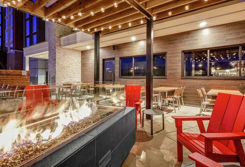 فندق Embassy Suites By Hilton Jonesboro Red Wolf Convention Center