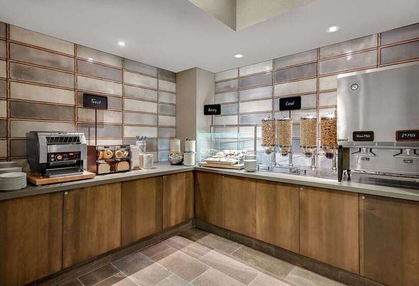 فندق Embassy Suites By Hilton Jonesboro Red Wolf Convention Center