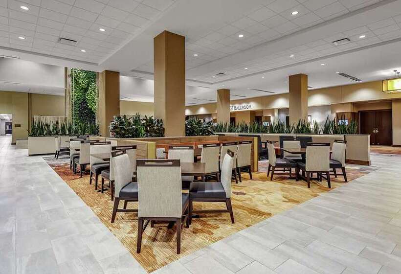 فندق Embassy Suites By Hilton Jonesboro Red Wolf Convention Center