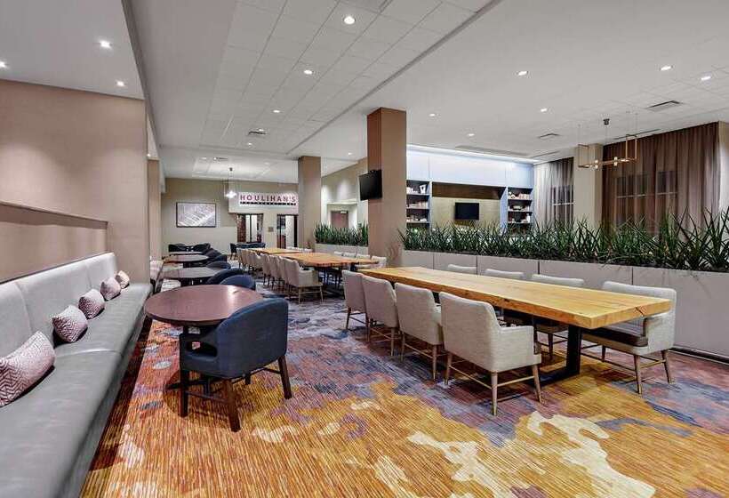 فندق Embassy Suites By Hilton Jonesboro Red Wolf Convention Center