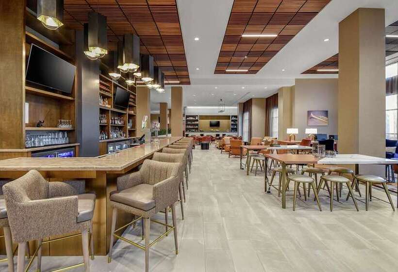 فندق Embassy Suites By Hilton Jonesboro Red Wolf Convention Center