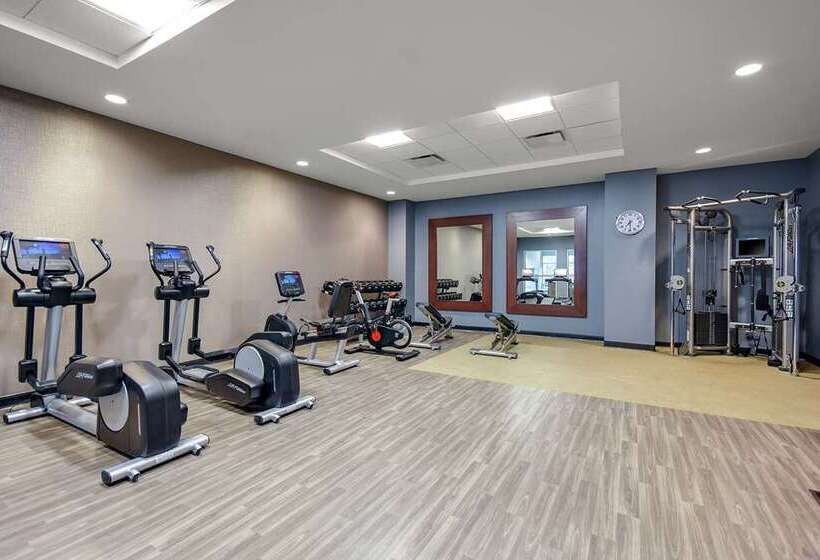 فندق Embassy Suites By Hilton Jonesboro Red Wolf Convention Center