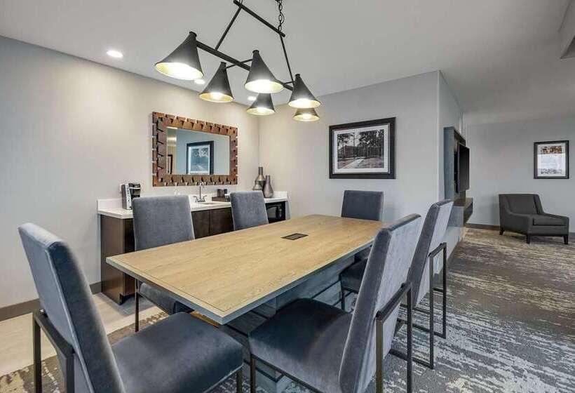 فندق Embassy Suites By Hilton Jonesboro Red Wolf Convention Center