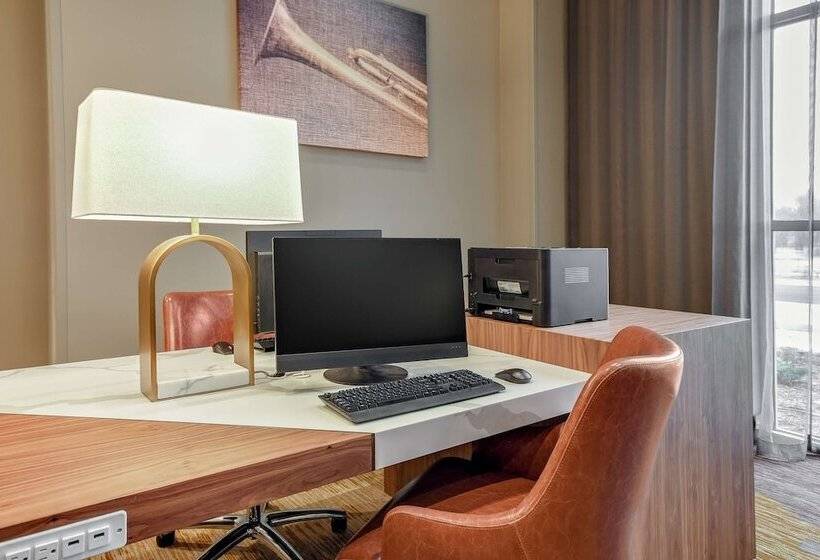 هتل Embassy Suites By Hilton Jonesboro Red Wolf Convention Center