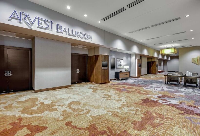 فندق Embassy Suites By Hilton Jonesboro Red Wolf Convention Center