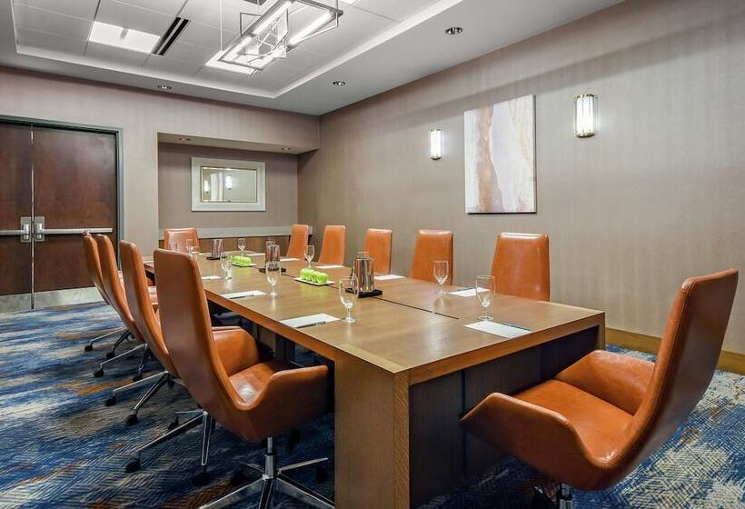 فندق Embassy Suites By Hilton Jonesboro Red Wolf Convention Center