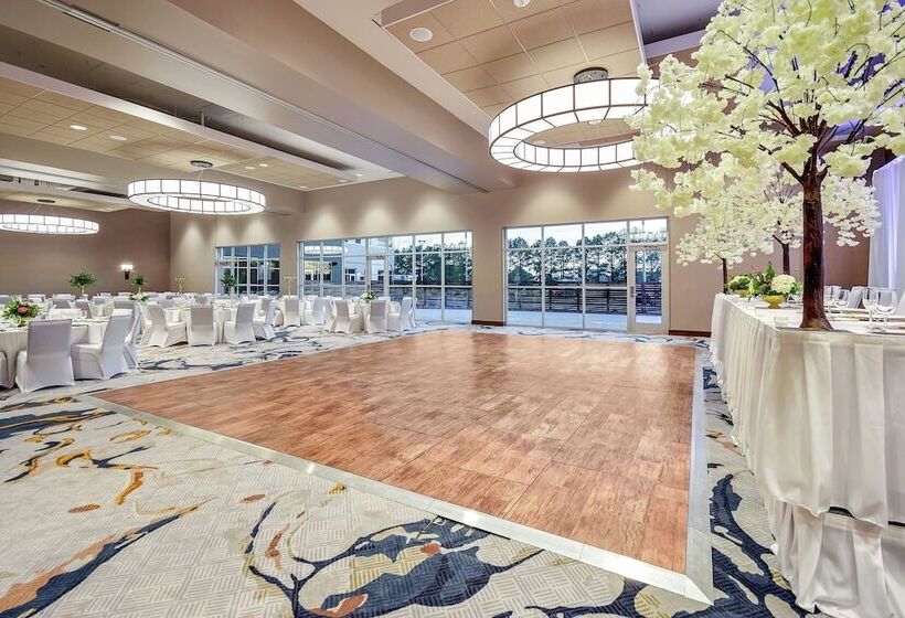 فندق Embassy Suites By Hilton Jonesboro Red Wolf Convention Center