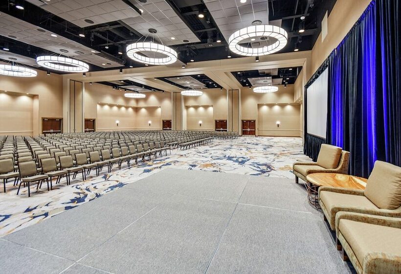 فندق Embassy Suites By Hilton Jonesboro Red Wolf Convention Center