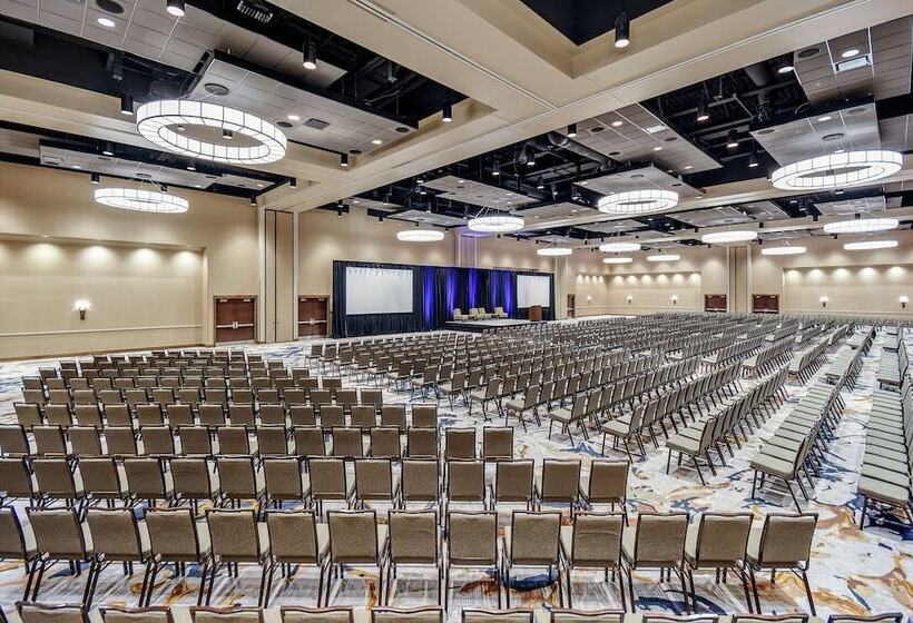 فندق Embassy Suites By Hilton Jonesboro Red Wolf Convention Center