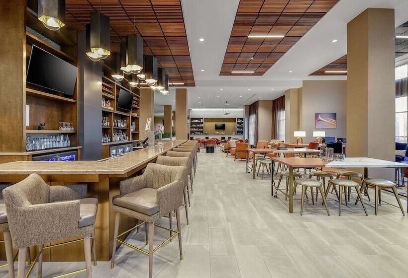 فندق Embassy Suites By Hilton Jonesboro Red Wolf Convention Center