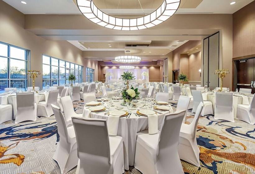 هتل Embassy Suites By Hilton Jonesboro Red Wolf Convention Center