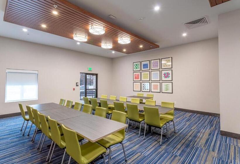 Отель Holiday Inn Express & Suites Columbus Worthington, An Ihg