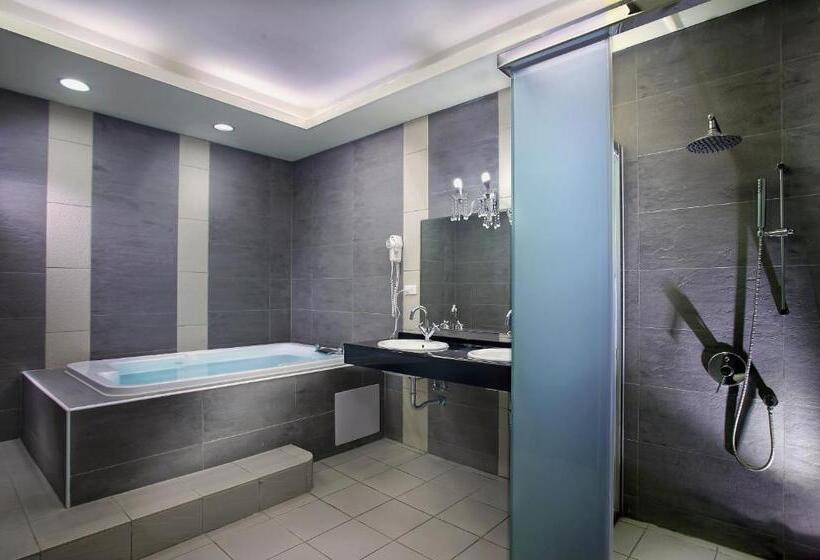 هتل Huis Ten Bosch