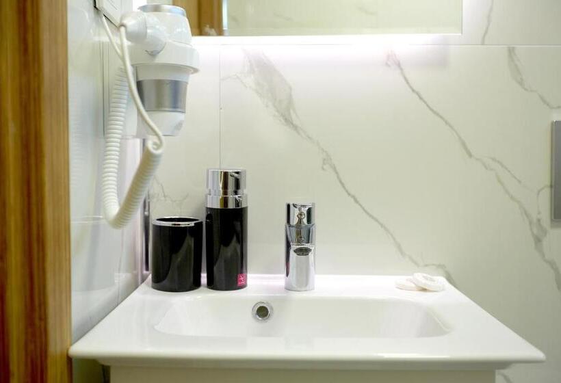 هتل Kartal Palace Taksim Square Fami̇ly