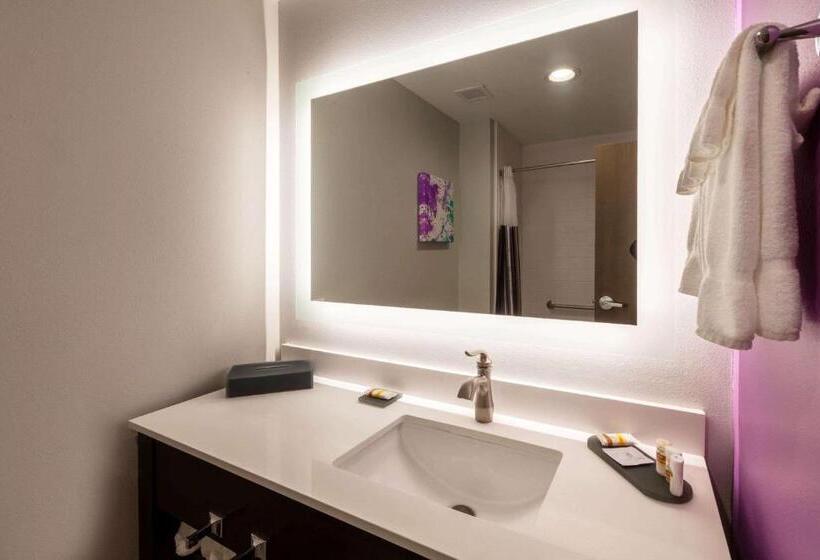 هتل La Quinta Inn & Suites By Wyndham Lafayette Oil Center