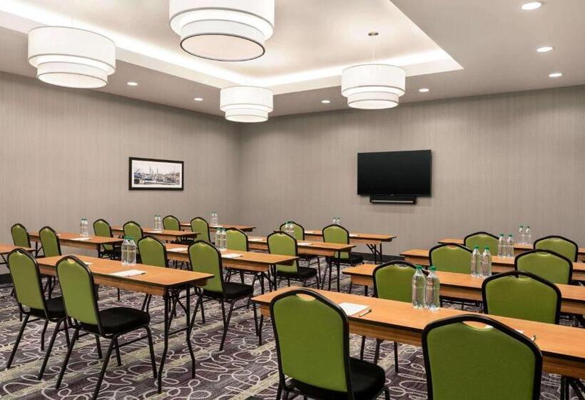 فندق La Quinta Inn & Suites By Wyndham Burlington