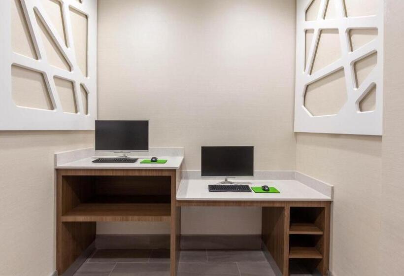 هتل La Quinta Inn & Suites By Wyndham Lafayette Oil Center