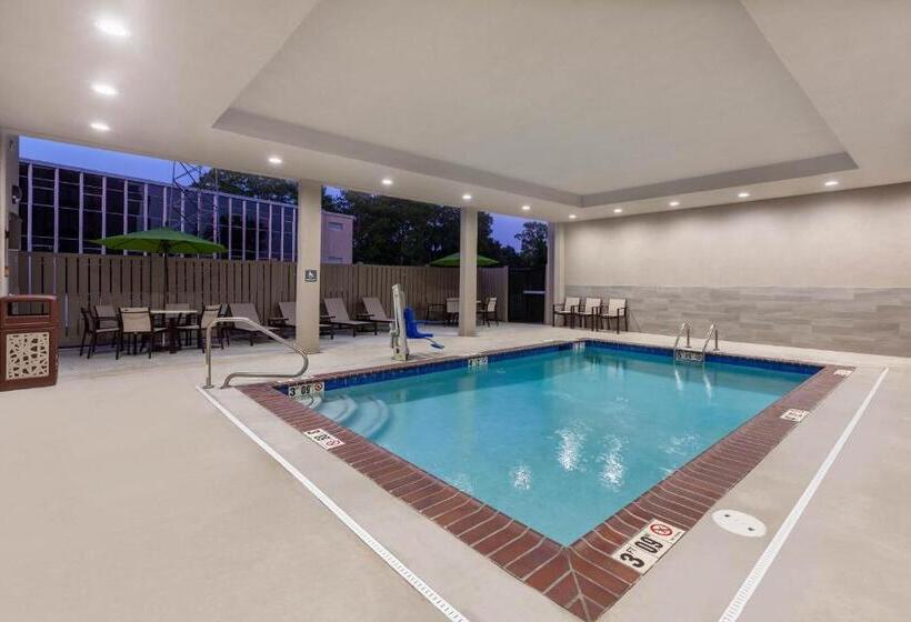 هتل La Quinta Inn & Suites By Wyndham Lafayette Oil Center