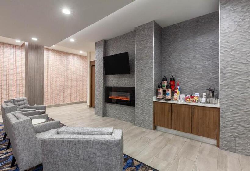 هتل La Quinta Inn & Suites By Wyndham Lafayette Oil Center