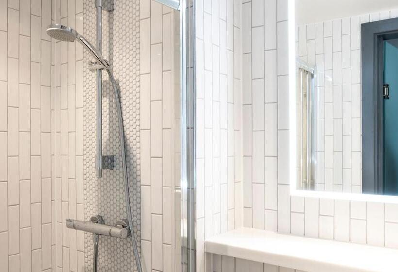 בית מלון כפרי Point A Kensington Olympia