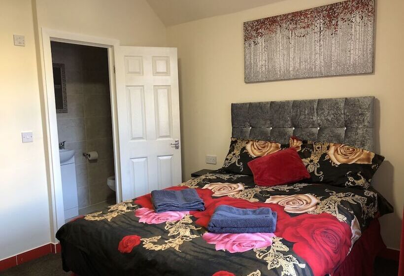 בית מלון כפרי Red Roomz