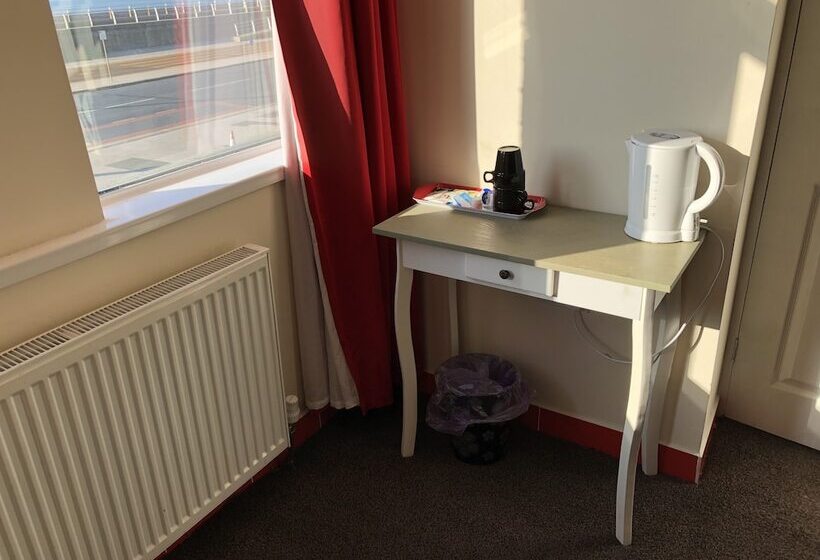 בית מלון כפרי Red Roomz