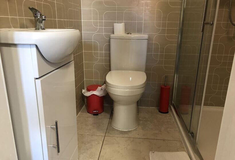 בית מלון כפרי Red Roomz