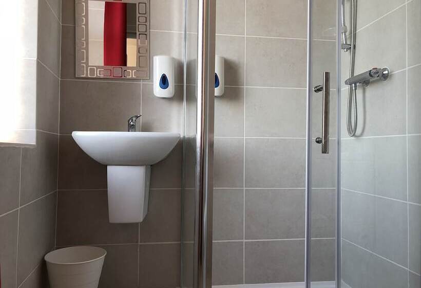 בית מלון כפרי Red Roomz