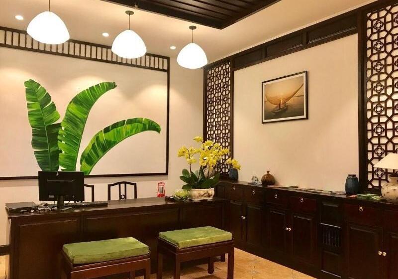 هتل Roxana River Villa