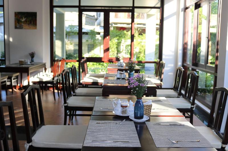 هتل Roxana River Villa