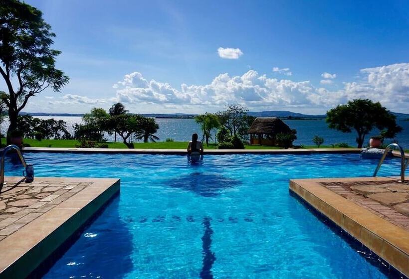 هتل Samuka Island Retreat