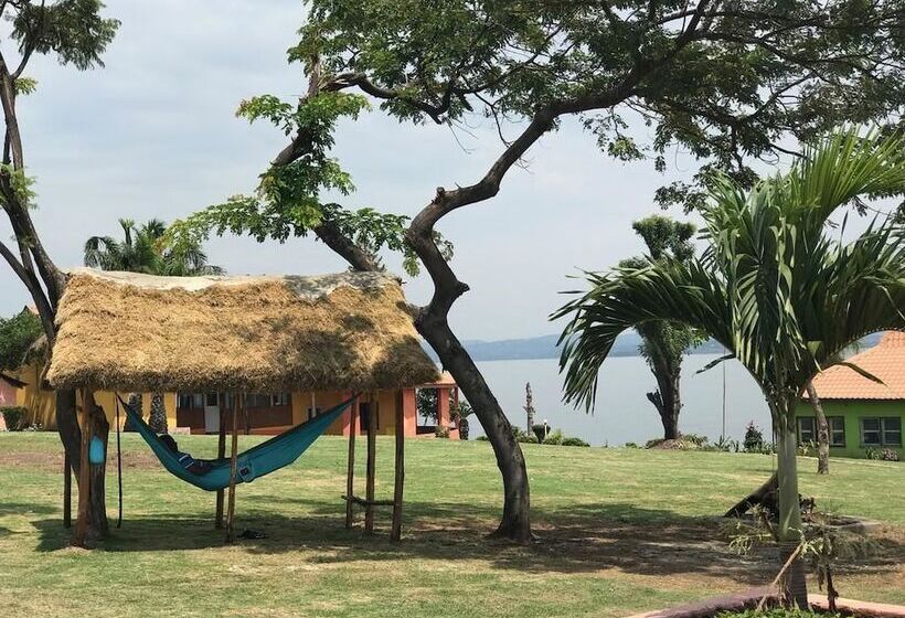 هتل Samuka Island Retreat