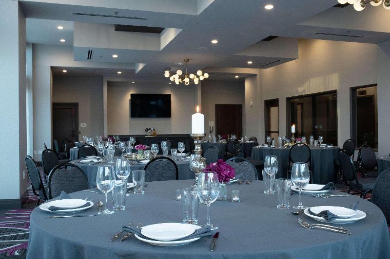 The Axis Moline Hotel, Tapestry Collection By Hilton