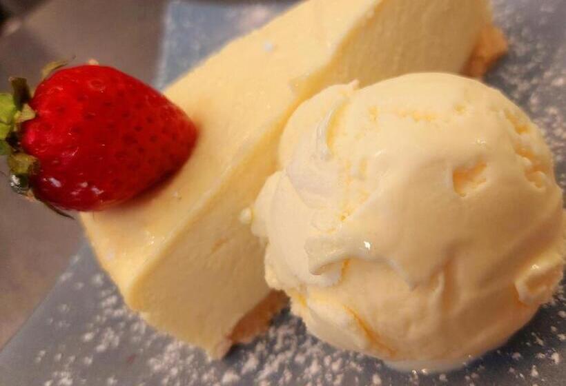 בית מלון כפרי The Black Lion Royal