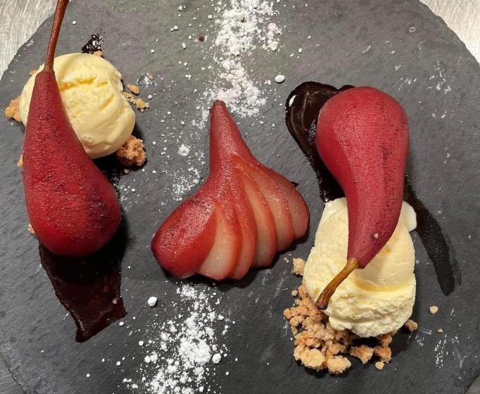 בית מלון כפרי The Black Lion Royal