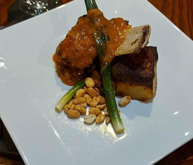 בית מלון כפרי The Black Lion Royal