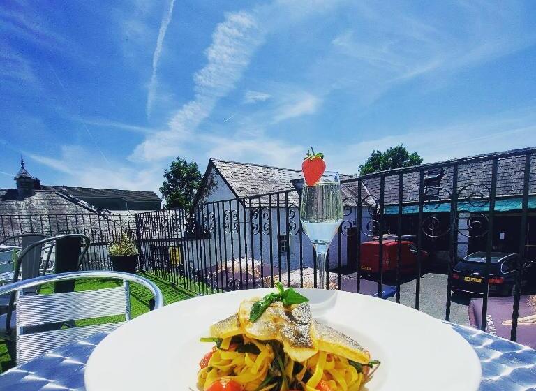 בית מלון כפרי The Black Lion Royal