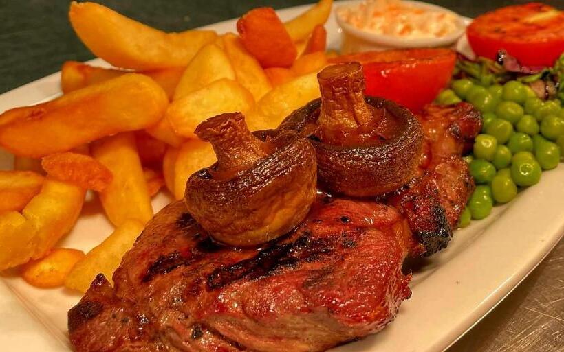 בית מלון כפרי The Black Lion Royal