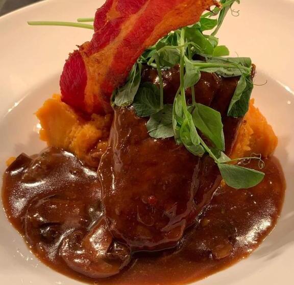 בית מלון כפרי The Black Lion Royal