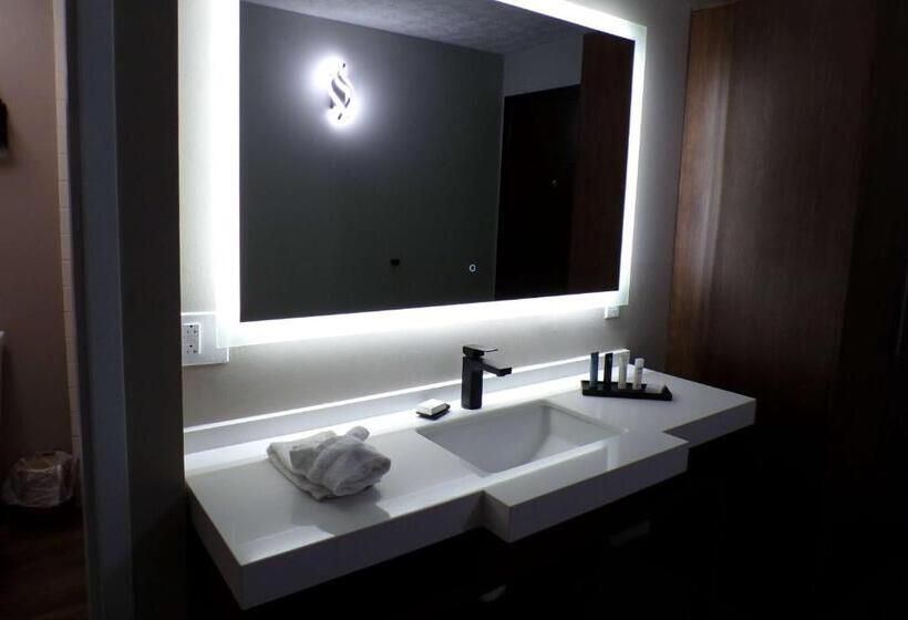Luxor Inn & Suites, A Travelodge By Wyndham